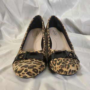 Clarks Flores Poppy Leopard Print Women's 9 Wide